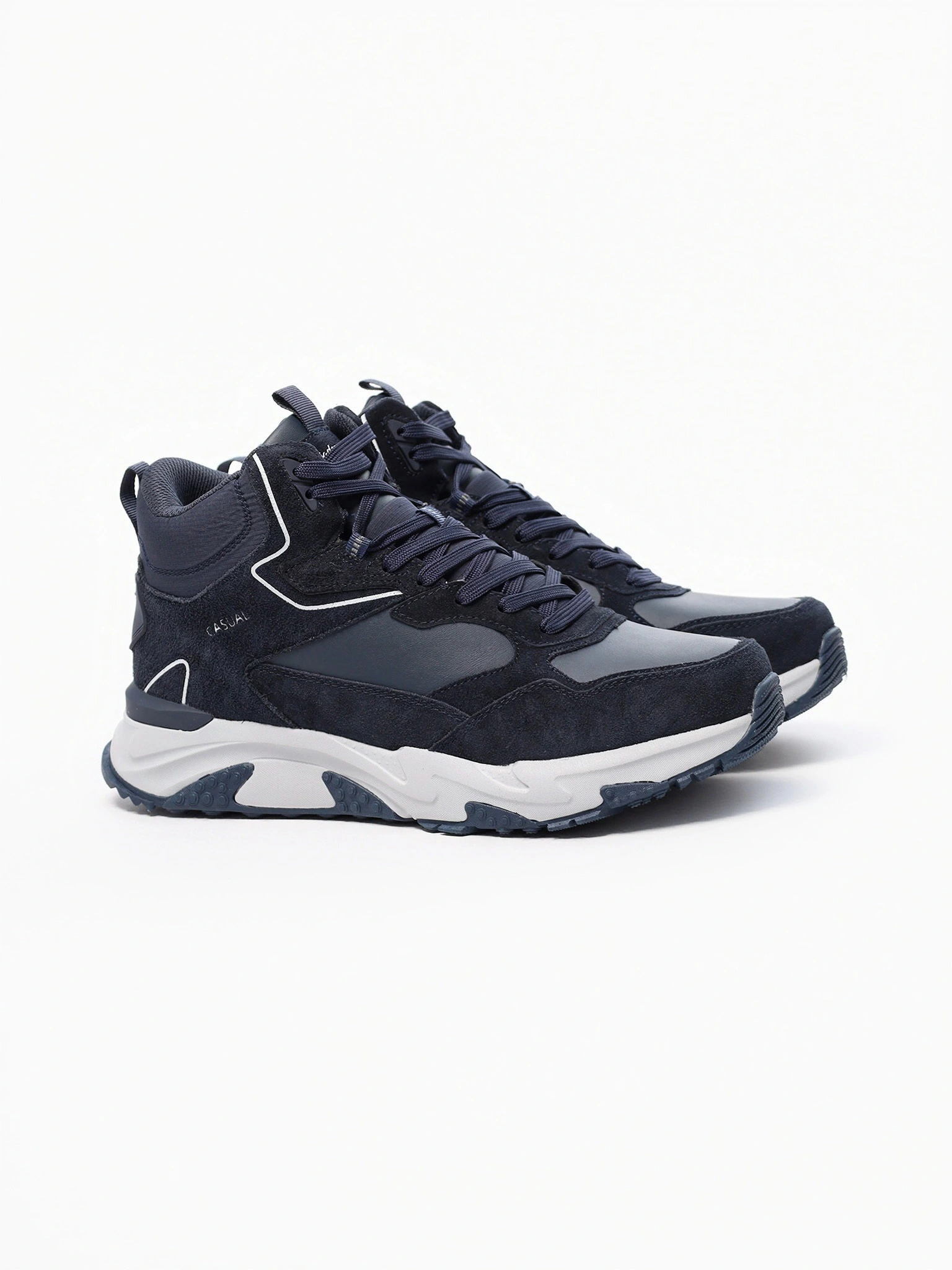 Кроссовки синего цвета комбинированные на средней подошве